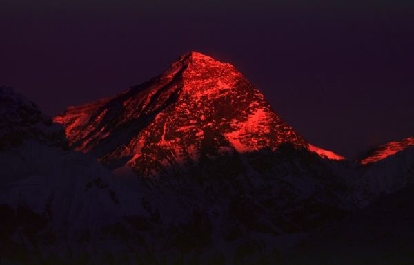 Everest_alpenglow.jpg