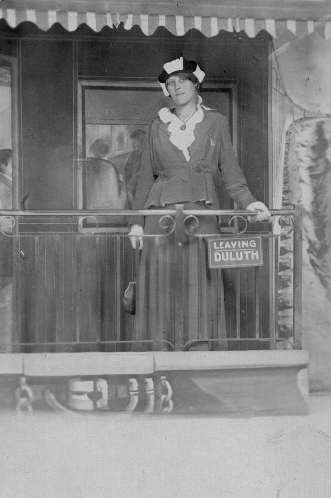 Leaving Duluth postcard image circa 1910