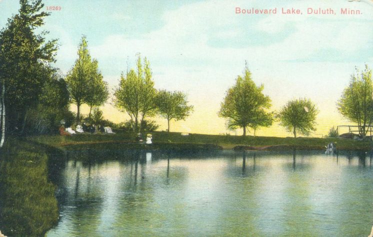 boulevard-lake-duluth-mn-postcard